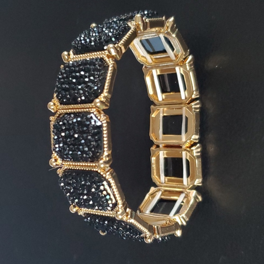 Bracelet w/ Rectangular Panels Set In A Gold Tone Frame Filled With Texture Blac - Picture 3 of 3